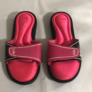women's nike velcro slides